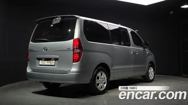 Hyundai Starex 2017 — фото 2