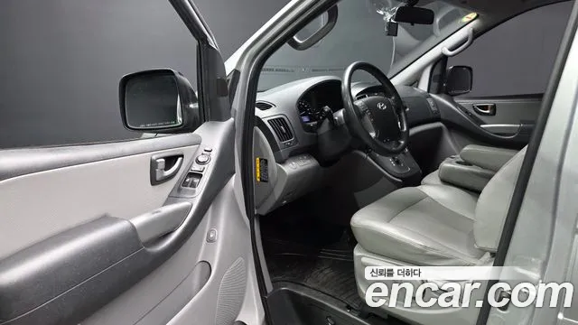 Hyundai Starex 2017 — фото 10