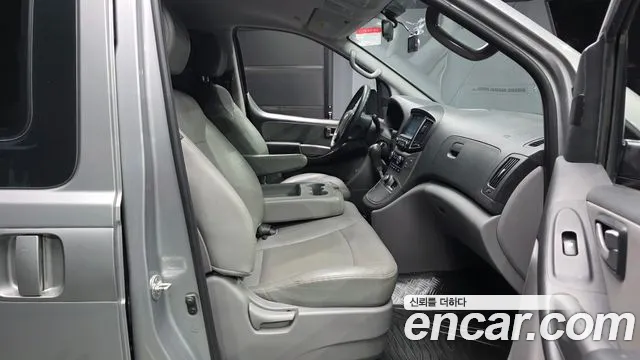 Hyundai Starex 2017 — фото 11