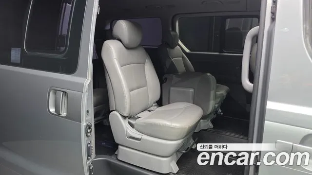 Hyundai Starex 2017 — фото 12