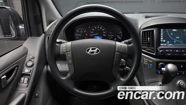 Hyundai Starex 2017 — фото 13