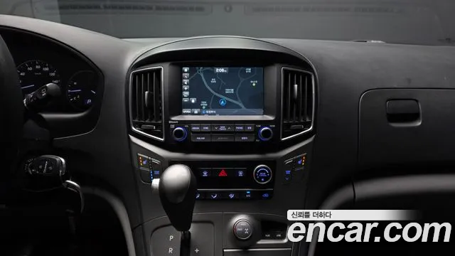 Hyundai Starex 2017 — фото 14