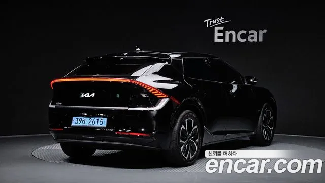 Kia EV6 2023 — фото 2