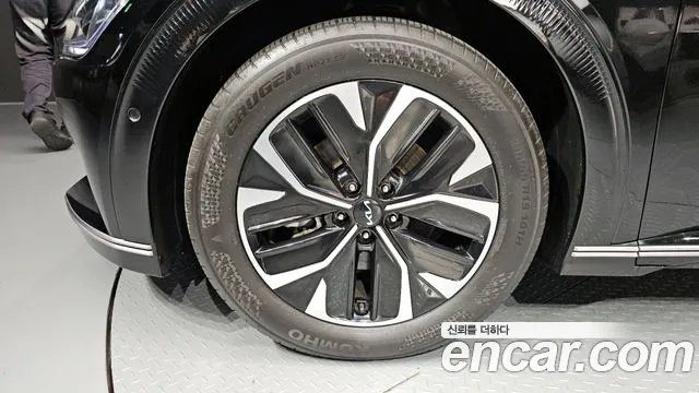 Kia EV6 2023 — фото 5