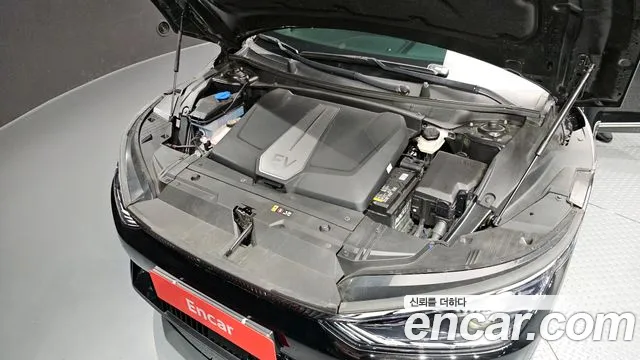 Kia EV6 2023 — фото 6
