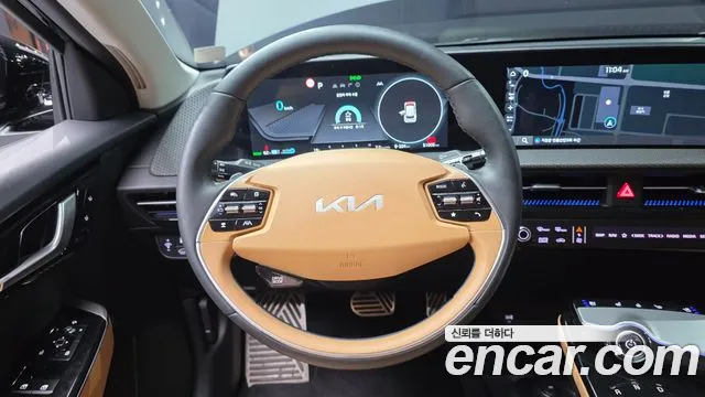 Kia EV6 2023 — фото 19