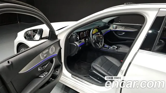 Mercedes-Benz E-Class 2019 — фото 13