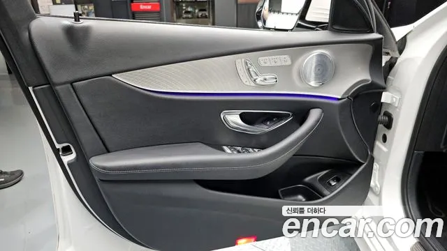 Mercedes-Benz E-Class 2019 — фото 14