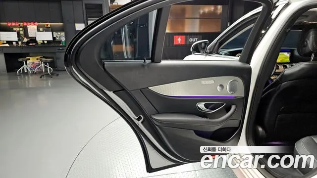 Mercedes-Benz E-Class 2019 — фото 15