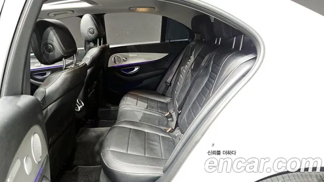 Mercedes-Benz E-Class 2019 — фото 16