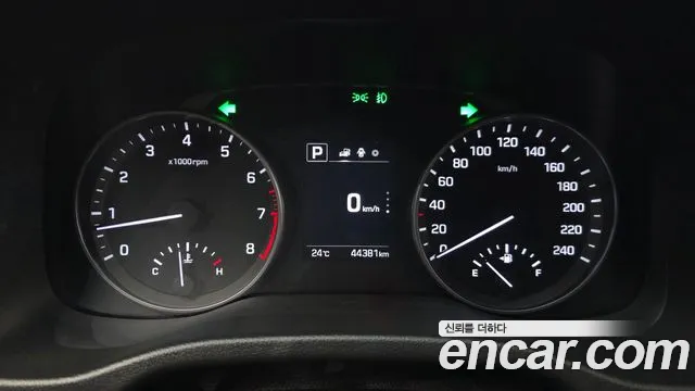 Hyundai AVANTE 2017 — фото 11