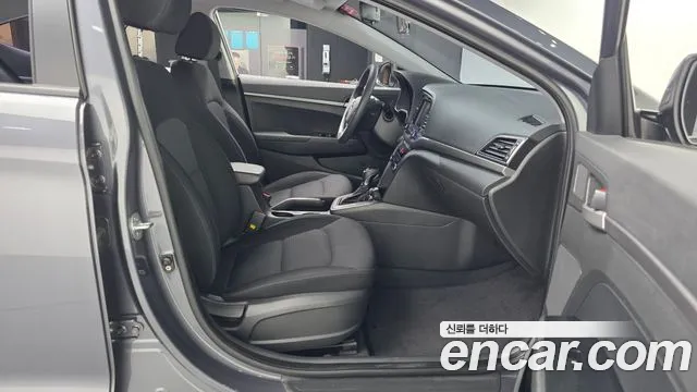 Hyundai AVANTE 2017 — фото 17