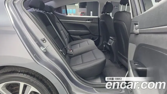 Hyundai AVANTE 2017 — фото 18