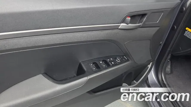 Hyundai AVANTE 2017 — фото 14
