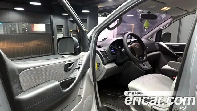 Hyundai Starex 2018 — фото 10