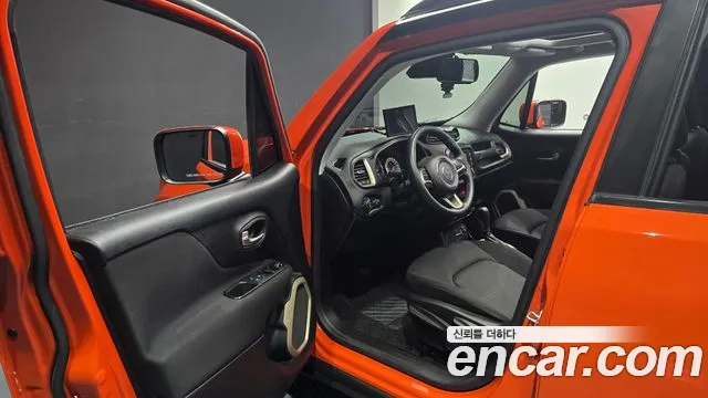 Jeep Renegade 2016 — фото 11