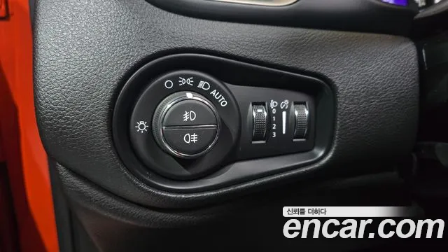 Jeep Renegade 2016 — фото 14