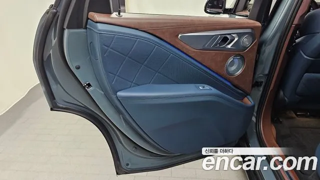 BMW XM 2023 — фото 15