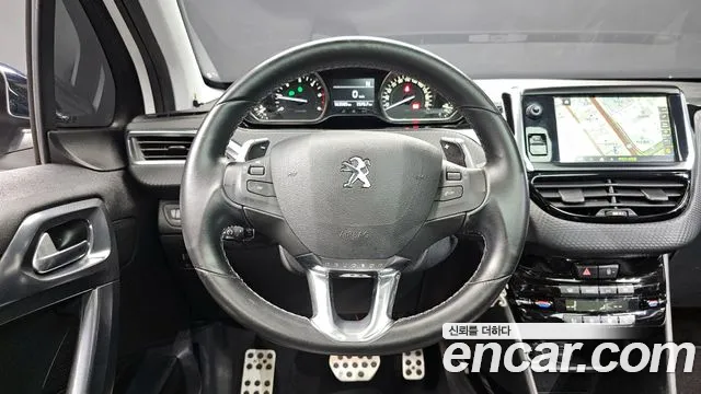 Peugeot 2008 2017 — фото 12