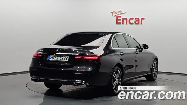 Mercedes-Benz E-Class 2022 — фото 2