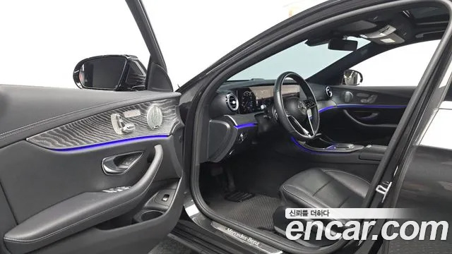 Mercedes-Benz E-Class 2022 — фото 13