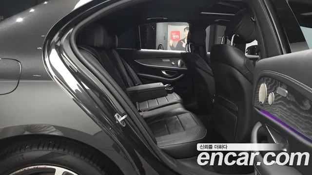 Mercedes-Benz E-Class 2022 — фото 17