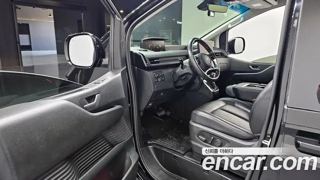 Hyundai Staria 2023 — фото 10