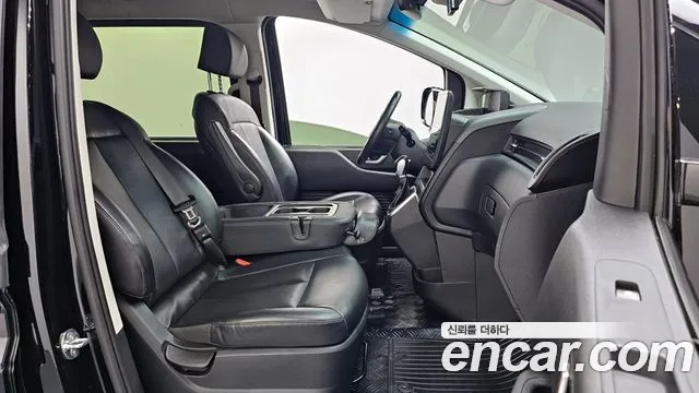 Hyundai Staria 2023 — фото 11