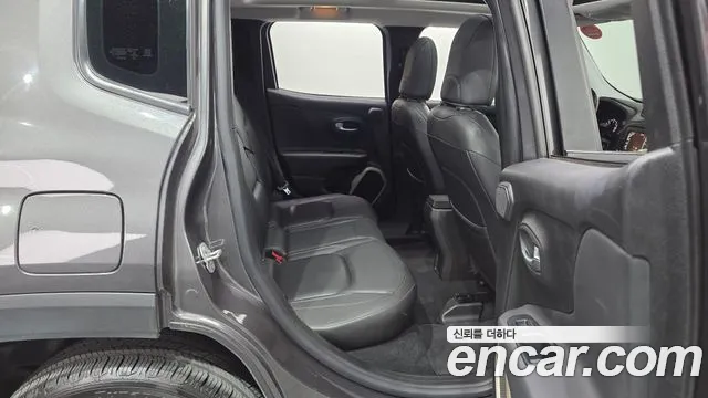 Jeep Renegade 2017 — фото 12
