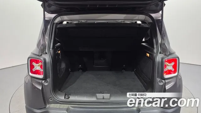 Jeep Renegade 2017 — фото 20