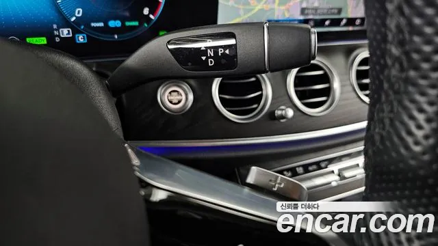Mercedes-Benz E-Class 2022 — фото 11