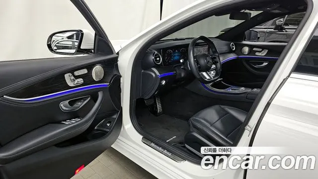 Mercedes-Benz E-Class 2022 — фото 12