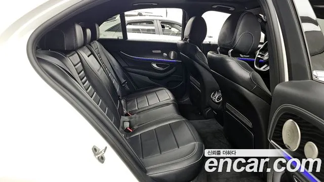 Mercedes-Benz E-Class 2022 — фото 17