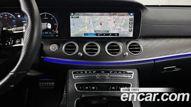 Mercedes-Benz E-Class 2022 — фото 19