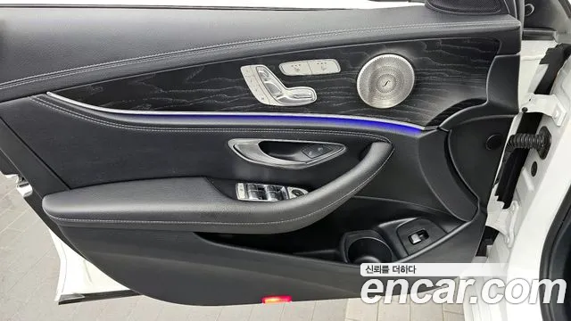 Mercedes-Benz E-Class 2022 — фото 13
