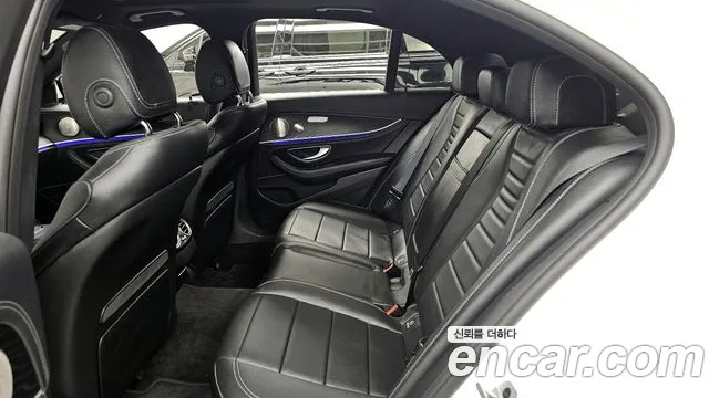 Mercedes-Benz E-Class 2022 — фото 15