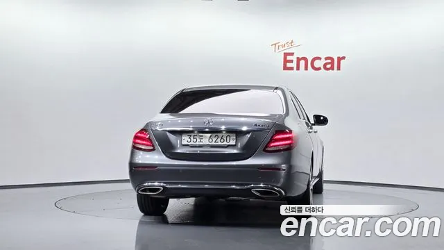 Mercedes-Benz E-Class 2017 — фото 3