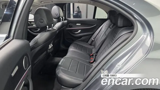 Mercedes-Benz E-Class 2017 — фото 17