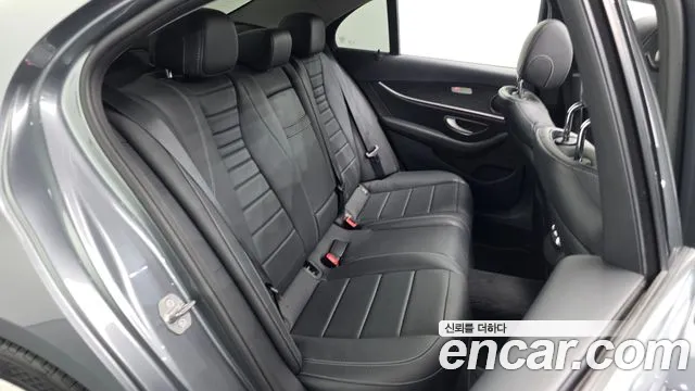 Mercedes-Benz E-Class 2017 — фото 15