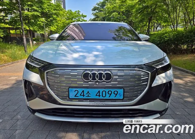 Audi Q4 e-tron 2023 — фото 2