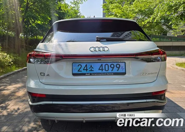 Audi Q4 e-tron 2023 — фото 6