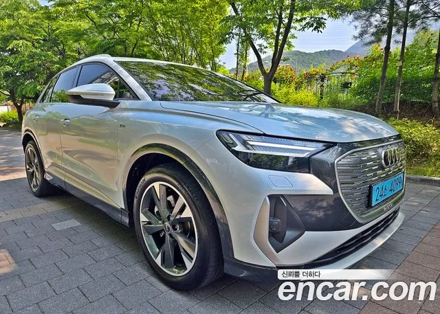 Audi Q4 e-tron 2023 — фото 9
