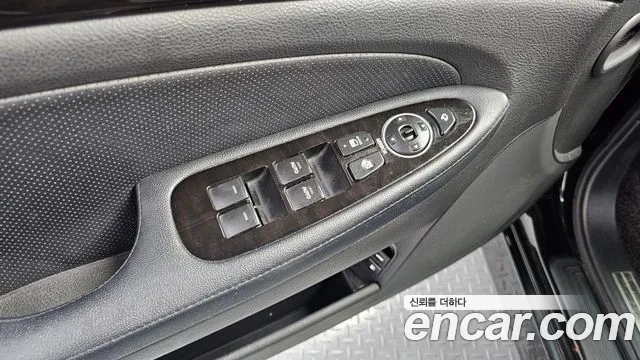 Hyundai Genesis 2013 — фото 17