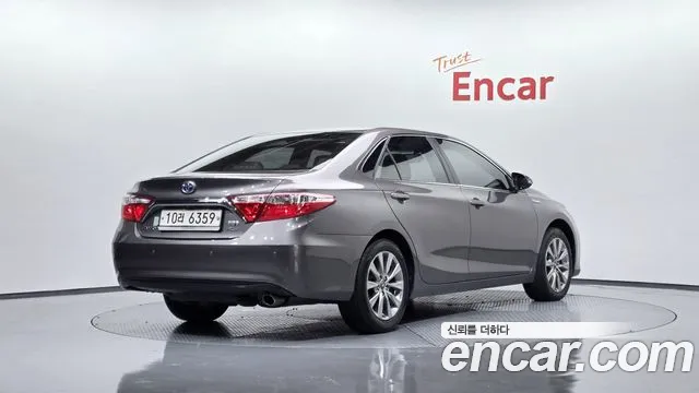 Toyota Camry 2017 — фото 1