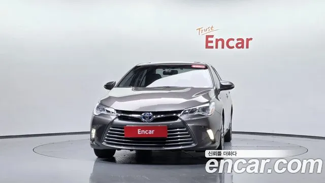 Toyota Camry 2017 — фото 2