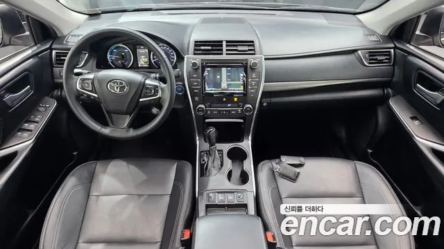 Toyota Camry 2017 — фото 9