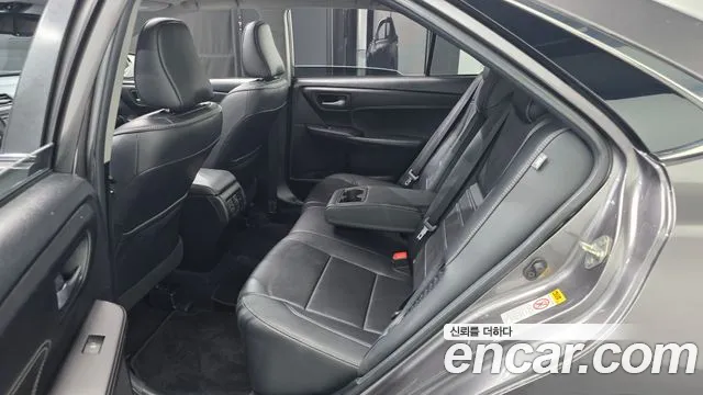 Toyota Camry 2017 — фото 17