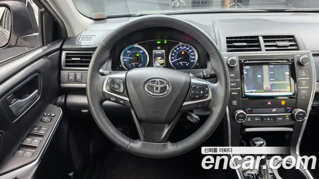 Toyota Camry 2017 — фото 18