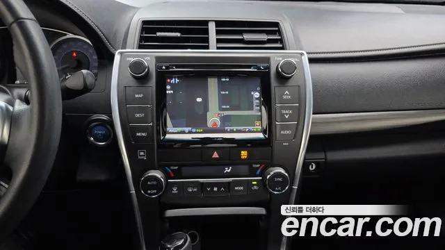 Toyota Camry 2017 — фото 19