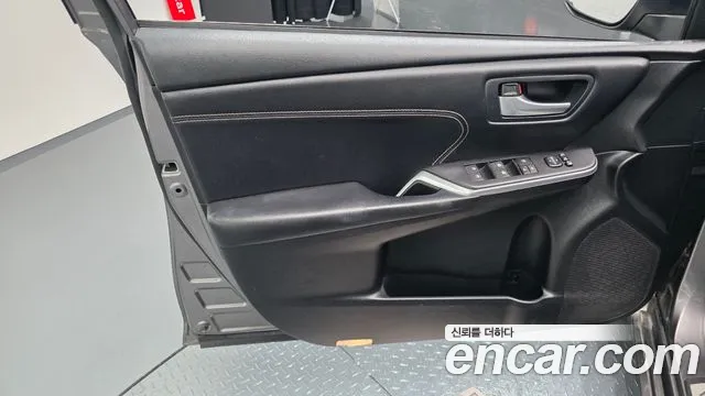 Toyota Camry 2017 — фото 13